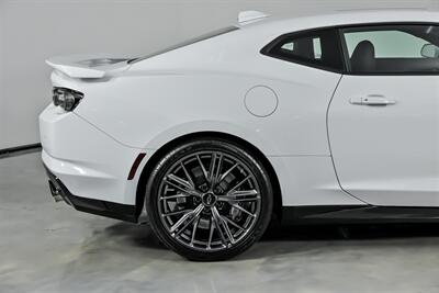 2023 Chevrolet Camaro ZL1   - Photo 13 - Joliet, IL 60435