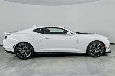 2023 Chevrolet Camaro ZL1   - Photo 14 - Joliet, IL 60435