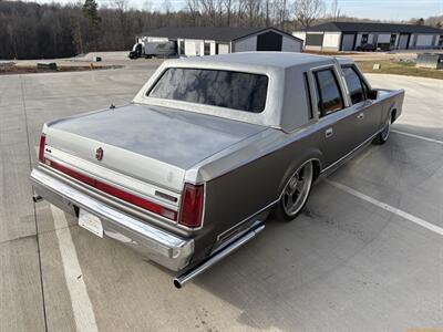1988 Lincoln Town Car Cartier   - Photo 4 - Statesville, NC 28677