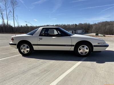 1988 Buick Reatta Coupe   - Photo 19 - Statesville, NC 28677