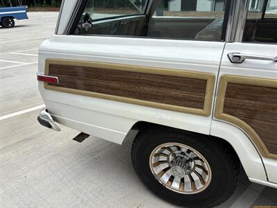 1988 Jeep Grand Wagoneer   - Photo 12 - Statesville, NC 28677