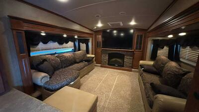 2013 Jayco Pinnacle   - Photo 2 - Albuquerque, NM 87105