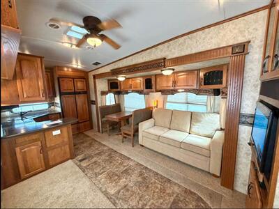 2013 Keystone Montana - Photo 2 - Albuquerque, NM 87105