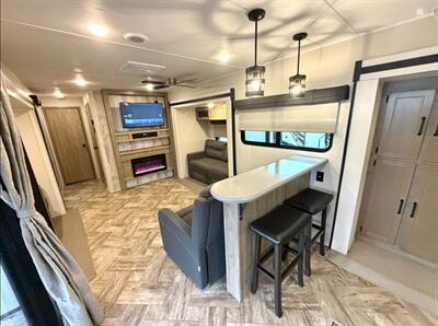 2024 Palomino Puma 39FKL - Photo 2 - Albuquerque, NM 87105