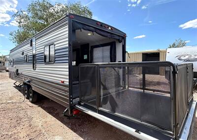2022 Forest River Cherokee Grey Wolf Toy Hauler   - Photo 2 - Albuquerque, NM 87105