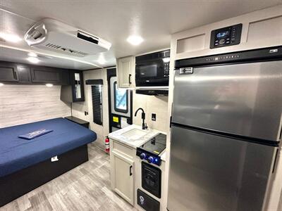 2023 Jayco Jay Flight 183RB   - Photo 2 - Albuquerque, NM 87105