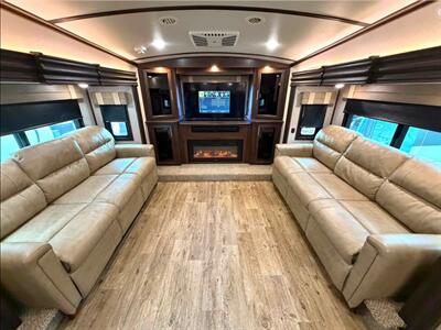 2019 Jayco North Point 381FLWS   - Photo 2 - Albuquerque, NM 87105