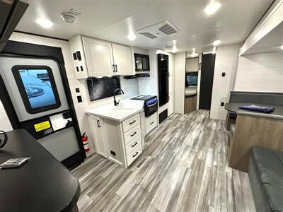 2025 Jayco Jay Flight SLX 261BHSW - Photo 2 - Albuquerque, NM 87105