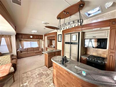 2011 HIGHLAND RIDGE OPEN RANGE 424 - Photo 2 - Albuquerque, NM 87105