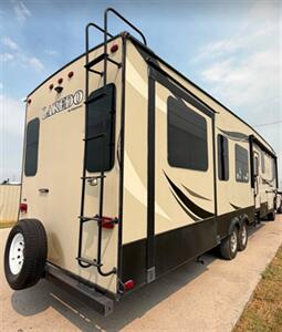 2017 Keystone Laredo 342RD - Photo 2 - Albuquerque, NM 87105
