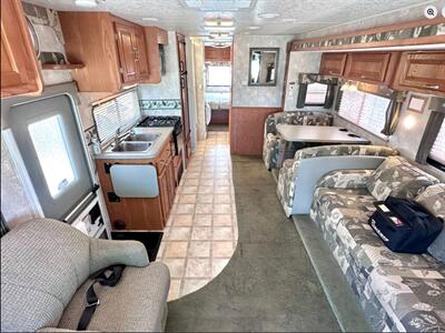 2004 FORD F550 COACHMEN 340MBS   - Photo 2 - Albuquerque, NM 87105