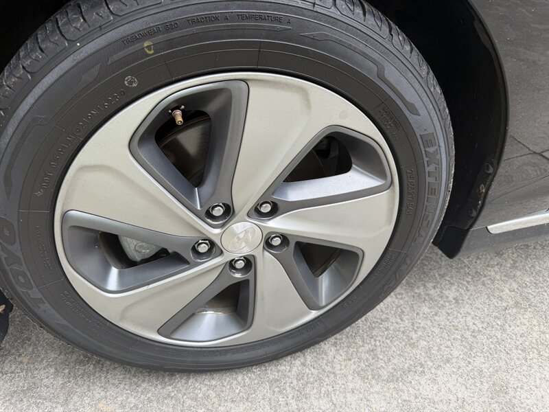 2016 Hyundai Sonata Hybrid Limited Plug in hybrid - Photo 22 - East Haven, CT 06513