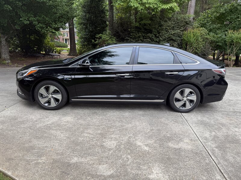 2016 Hyundai Sonata Hybrid Limited Plug in hybrid - Photo 3 - East Haven, CT 06513