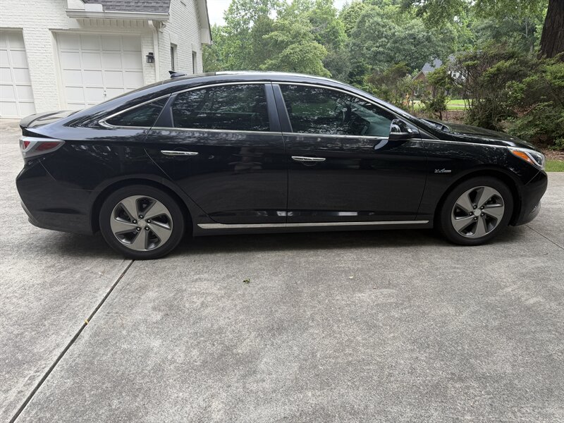 2016 Hyundai Sonata Hybrid Limited Plug in hybrid - Photo 7 - East Haven, CT 06513