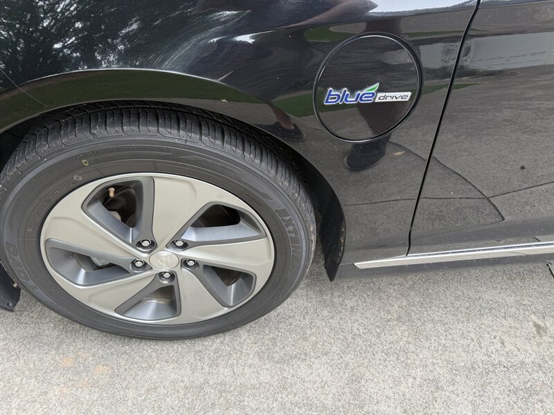 2016 Hyundai Sonata Hybrid Limited Plug in hybrid - Photo 21 - East Haven, CT 06513