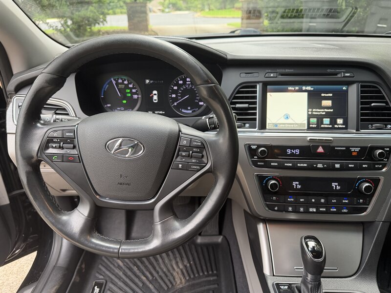 2016 Hyundai Sonata Hybrid Limited Plug in hybrid - Photo 10 - East Haven, CT 06513