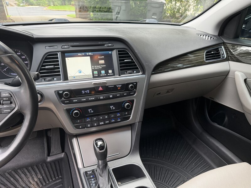 2016 Hyundai Sonata Hybrid Limited Plug in hybrid - Photo 14 - East Haven, CT 06513