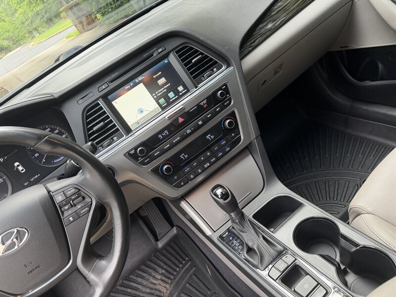 2016 Hyundai Sonata Hybrid Limited Plug in hybrid - Photo 12 - East Haven, CT 06513