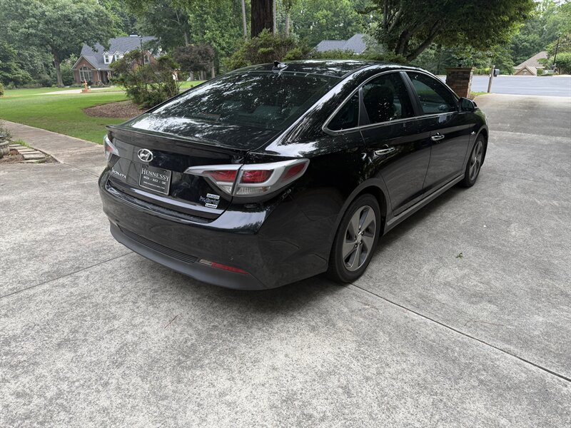 2016 Hyundai Sonata Hybrid Limited Plug in hybrid - Photo 6 - East Haven, CT 06513