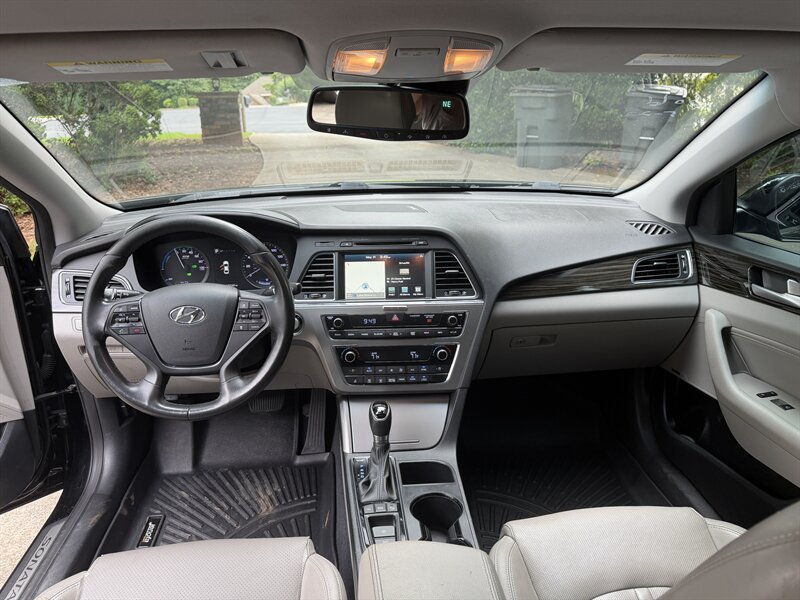2016 Hyundai Sonata Hybrid Limited Plug in hybrid - Photo 16 - East Haven, CT 06513