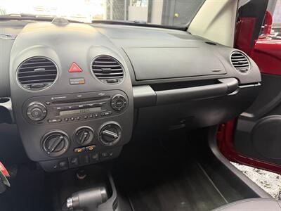 2009 Volkswagen Beetle SE WOW !! ONLY 40K MILES !!! EXTREMELY HARD TO FIND WITH THIS MILES !! POWER TOP HTD SAETS !! CALL NOW 954-902-9298 MATT . - Photo 17 - Pompano Beach, FL 33069