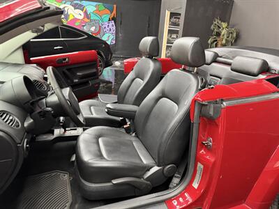 2009 Volkswagen Beetle SE WOW !! ONLY 40K MILES !!! EXTREMELY HARD TO FIND WITH THIS MILES !! POWER TOP HTD SAETS !! CALL NOW 954-902-9298 MATT . - Photo 5 - Pompano Beach, FL 33069