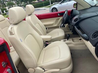 2006 Volkswagen New Beetle Convertible 2.5  beetle convertible - Photo 2 - Pompano Beach, FL 33069