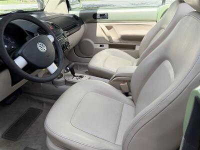 2005 Volkswagen New Beetle Convertible GLS  WOW !! SUPER LOW MILES 78K !!! POWER TOP !! - Photo 45 - Pompano Beach, FL 33069