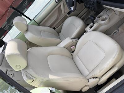 2005 Volkswagen New Beetle Convertible GLS  WOW !! SUPER LOW MILES 78K !!! POWER TOP !! - Photo 21 - Pompano Beach, FL 33069