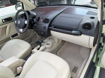 2005 Volkswagen New Beetle Convertible GLS  WOW !! SUPER LOW MILES 78K !!! POWER TOP !! - Photo 47 - Pompano Beach, FL 33069