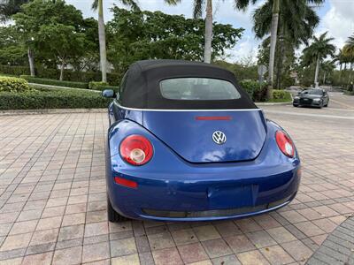 2008 Volkswagen New Beetle Convertible SE PZEV  SUPER LOW MILES 70K !! RARE COLOR !!POWER TOP !! - Photo 11 - Pompano Beach, FL 33069