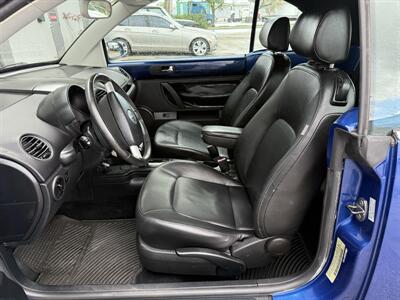 2008 Volkswagen New Beetle Convertible SE PZEV  SUPER LOW MILES 70K !! RARE COLOR !!POWER TOP !! - Photo 18 - Pompano Beach, FL 33069