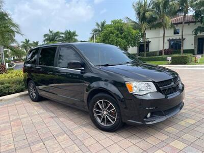 2017 Dodge Grand Caravan SXT   - Photo 6 - Pompano Beach, FL 33069