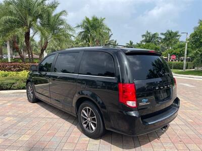 2017 Dodge Grand Caravan SXT   - Photo 12 - Pompano Beach, FL 33069