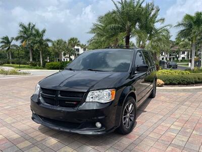 2017 Dodge Grand Caravan SXT   - Photo 3 - Pompano Beach, FL 33069