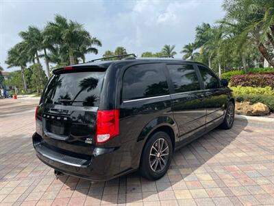 2017 Dodge Grand Caravan SXT   - Photo 11 - Pompano Beach, FL 33069