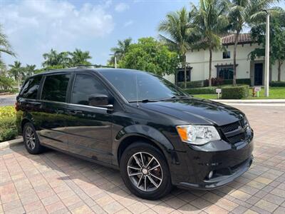 2017 Dodge Grand Caravan SXT   - Photo 9 - Pompano Beach, FL 33069