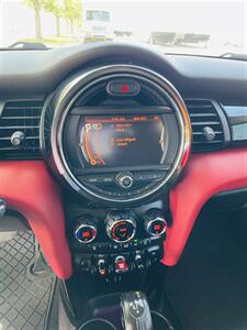 2016 MINI Hardtop 2 Door Cooper   - Photo 26 - Pompano Beach, FL 33069