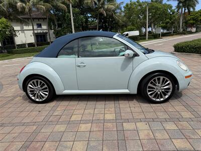 2006 Volkswagen New Beetle Convertible 2.5 WOW !! THE BEST COLOR COMBO !! SUPER LOW MILES ONLY96K !!! POWER TOP !!HTD SEATS !! 954-908-9298 !!! - Photo 6 - Pompano Beach, FL 33069