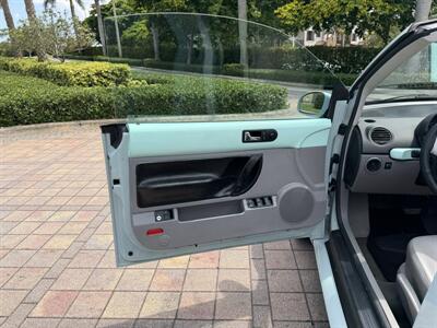 2006 Volkswagen New Beetle Convertible 2.5 WOW !! THE BEST COLOR COMBO !! SUPER LOW MILES ONLY96K !!! POWER TOP !!HTD SEATS !! 954-908-9298 !!! - Photo 41 - Pompano Beach, FL 33069