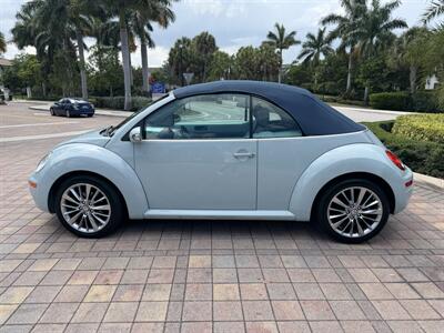 2006 Volkswagen New Beetle Convertible 2.5 WOW !! THE BEST COLOR COMBO !! SUPER LOW MILES ONLY96K !!! POWER TOP !!HTD SEATS !! 954-908-9298 !!! - Photo 8 - Pompano Beach, FL 33069