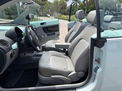 2006 Volkswagen New Beetle Convertible 2.5 WOW !! THE BEST COLOR COMBO !! SUPER LOW MILES ONLY96K !!! POWER TOP !!HTD SEATS !! 954-908-9298 !!! - Photo 42 - Pompano Beach, FL 33069