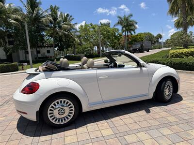 2013 Volkswagen Beetle Convertible 2.5L PZEV WOW!! SUPER LOW MILES 62K !! GREART COLOR COMBO !! 954-902-9298 MATT . - Photo 8 - Pompano Beach, FL 33069