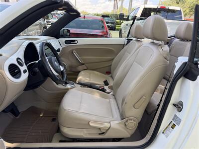 2013 Volkswagen Beetle Convertible 2.5L PZEV WOW!! SUPER LOW MILES 62K !! GREART COLOR COMBO !! 954-902-9298 MATT . - Photo 50 - Pompano Beach, FL 33069