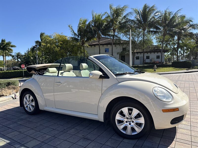 2008 Volkswagen New Beetle Convertible S  WOW!! ONLY 79K MILES !! RARE COLOR COMBO !!954-902-9298 !! - Photo 1 - Pompano Beach, FL 33069