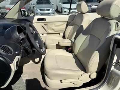 2008 Volkswagen New Beetle Convertible S  WOW!! ONLY 79K MILES !! RARE COLOR COMBO !!954-902-9298 !! - Photo 21 - Pompano Beach, FL 33069