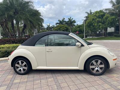 2006 Volkswagen New Beetle Convertible 2.5  convertible - Photo 2 - Pompano Beach, FL 33069