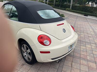 2006 Volkswagen New Beetle Convertible 2.5  convertible - Photo 25 - Pompano Beach, FL 33069