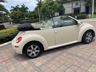 2006 Volkswagen New Beetle Convertible 2.5  convertible - Photo 3 - Pompano Beach, FL 33069