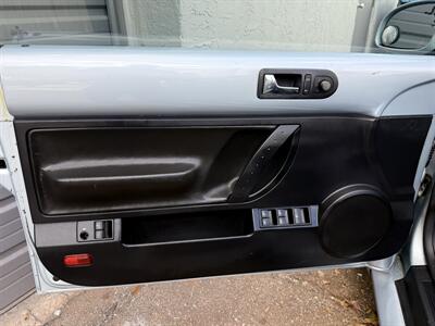 2010 Volkswagen New Beetle Convertible GLS  WOW !! LOW MILES !! GREAT COLOR COMBO !!954-902-9298 - Photo 22 - Pompano Beach, FL 33069